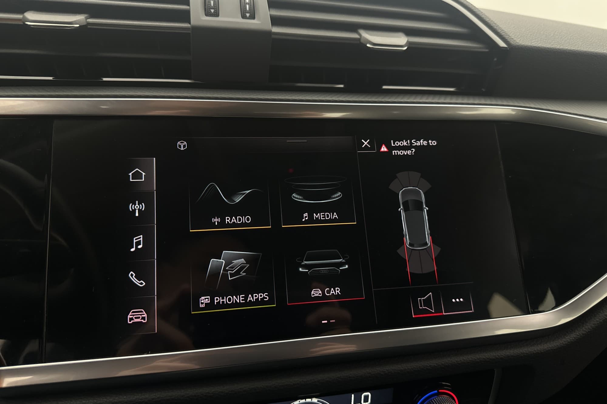 Audi Q3 35 TFSI MHEV 150hk Proline Advanced Cockpit Sensorer