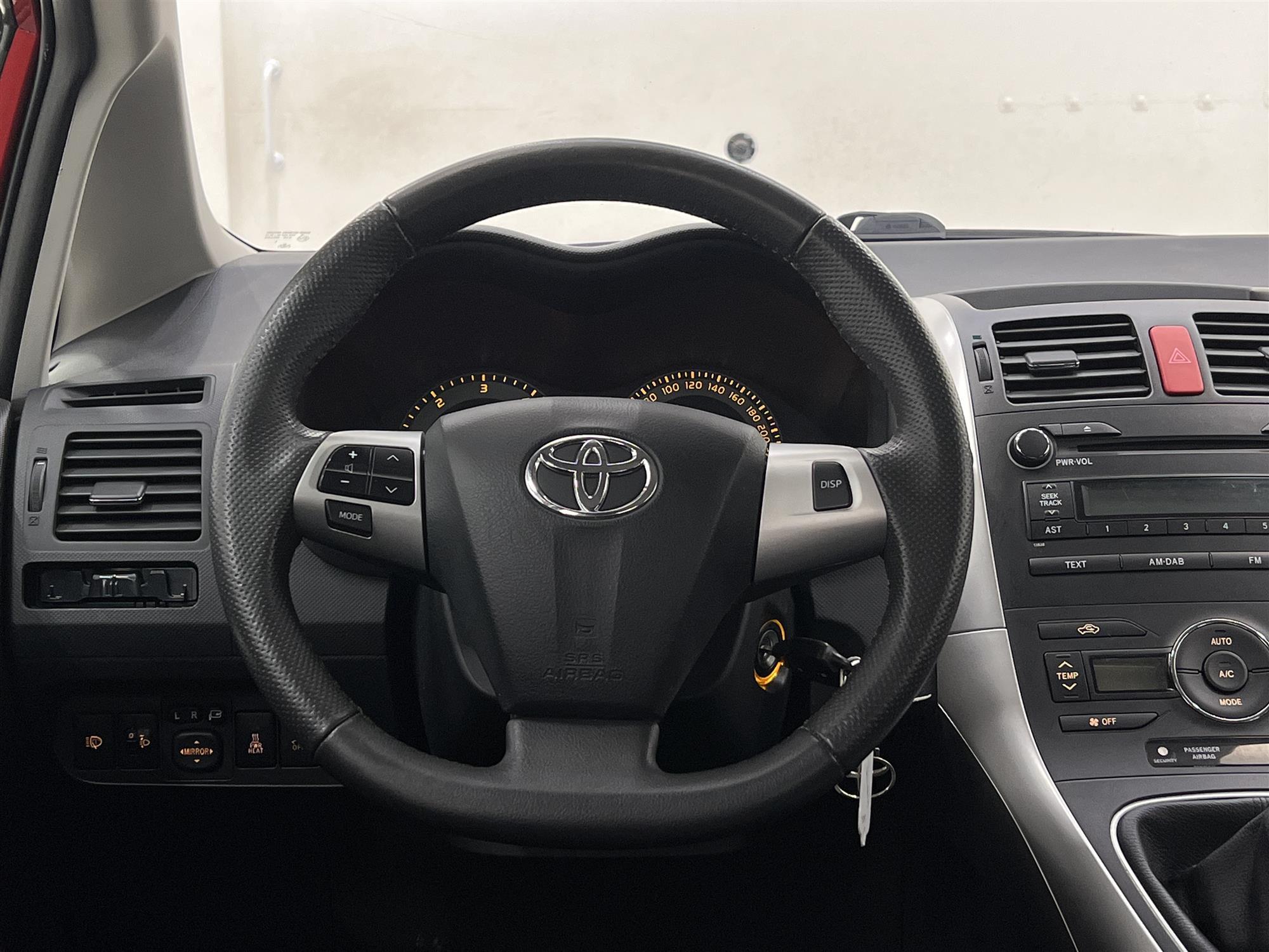 Toyota  Auris 1.4 90hk 2 brukare  Låg Skatt 0,45L/mil