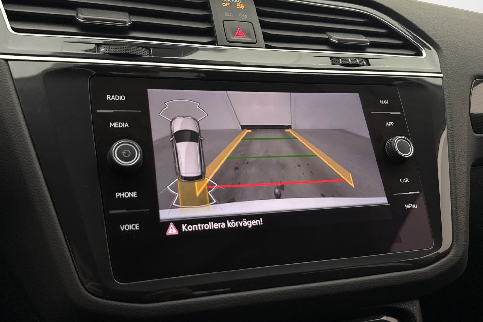 Volkswagen Tiguan 200hk 4M Värm Cockpit CarPlay Kamera Drag