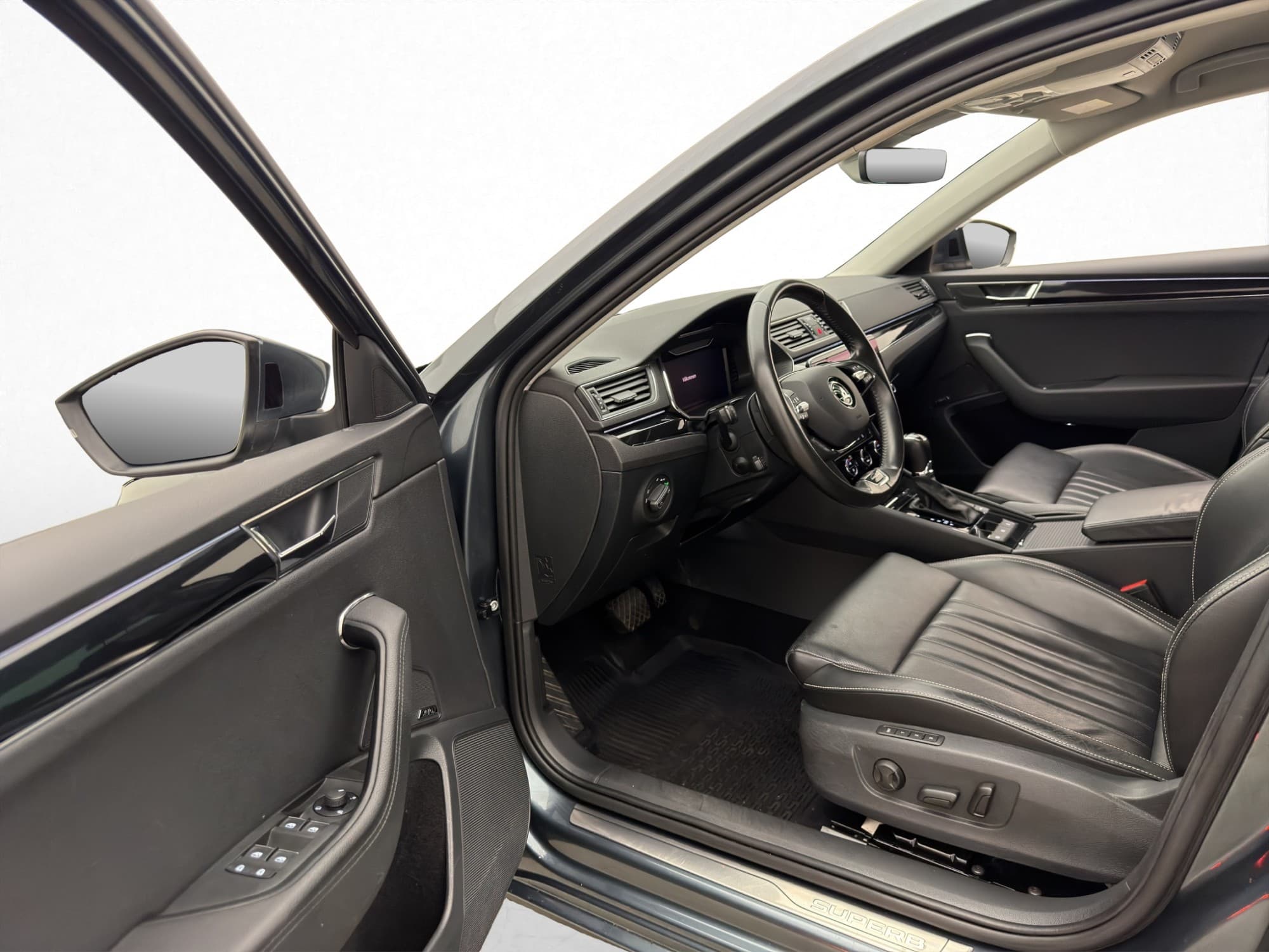 Skoda Superb iV Plug-in L&K P-Värm Canton Skinn Drag Kamera