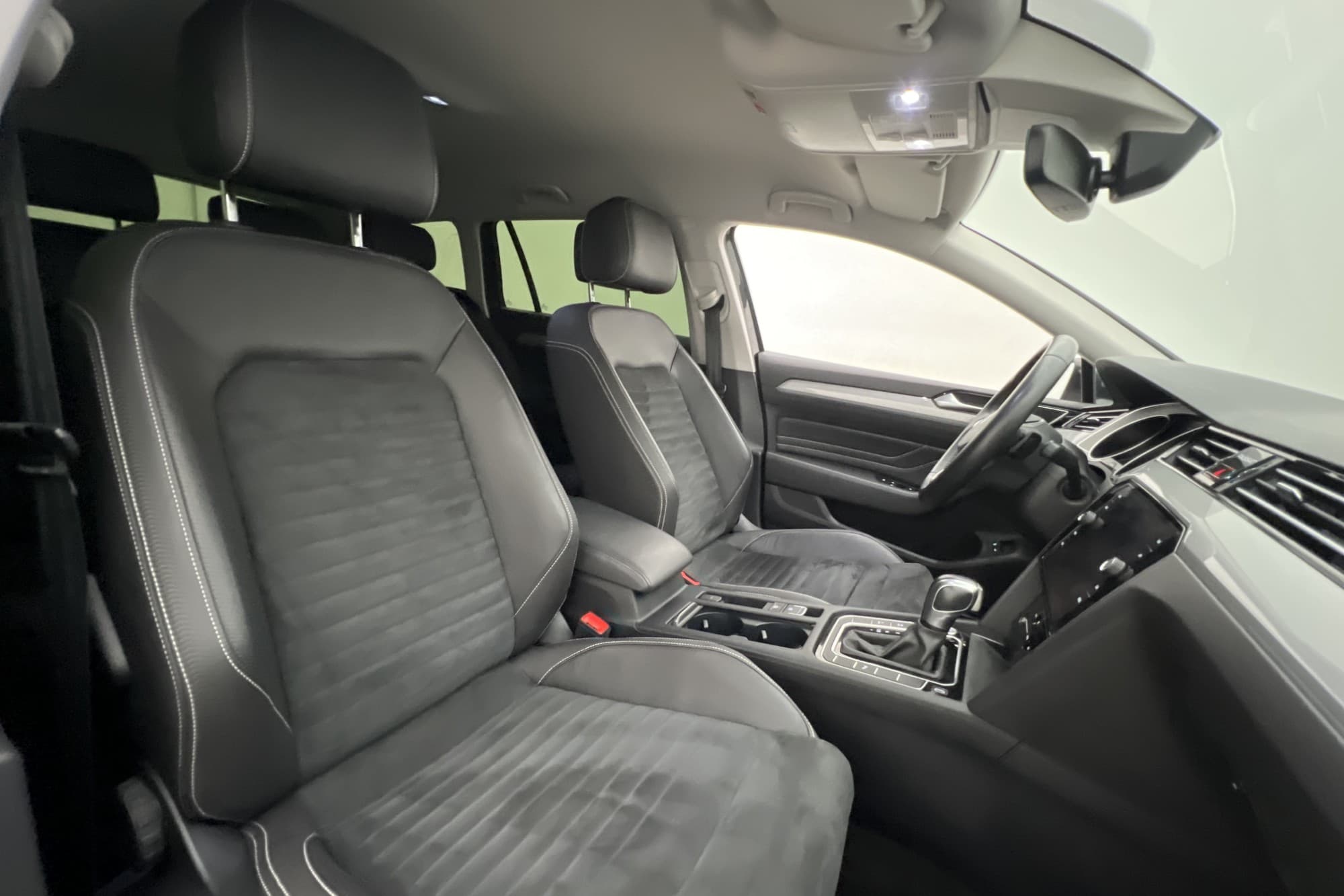 Volkswagen Passat GTE 218hk Navi Sensorer Halvskinn CarPlay