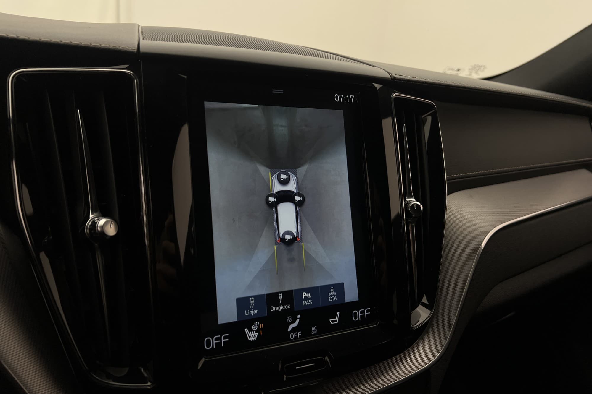 Volvo XC60 D5 AWD R-Design Värmare Drag Navi 360° BLIS