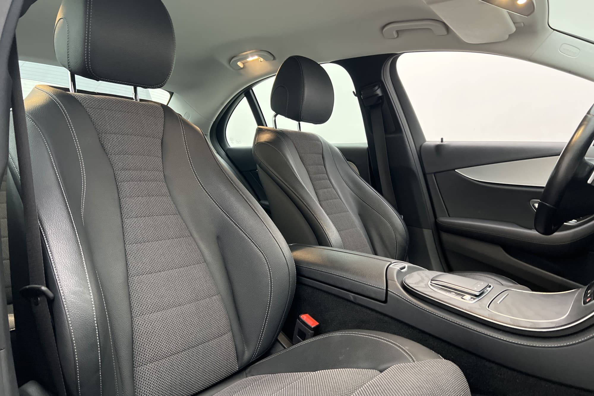 Mercedes-Benz E 220 d 4M Drag Värmare 360° Wide Navi Ambient