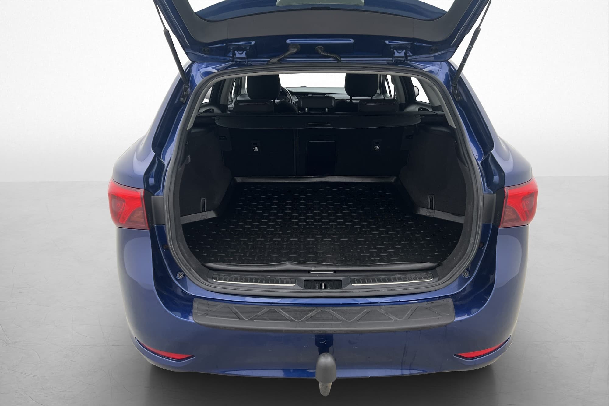 Toyota Avensis 2.0 D-4D Active Plus Värm Keyless Kamera Navi