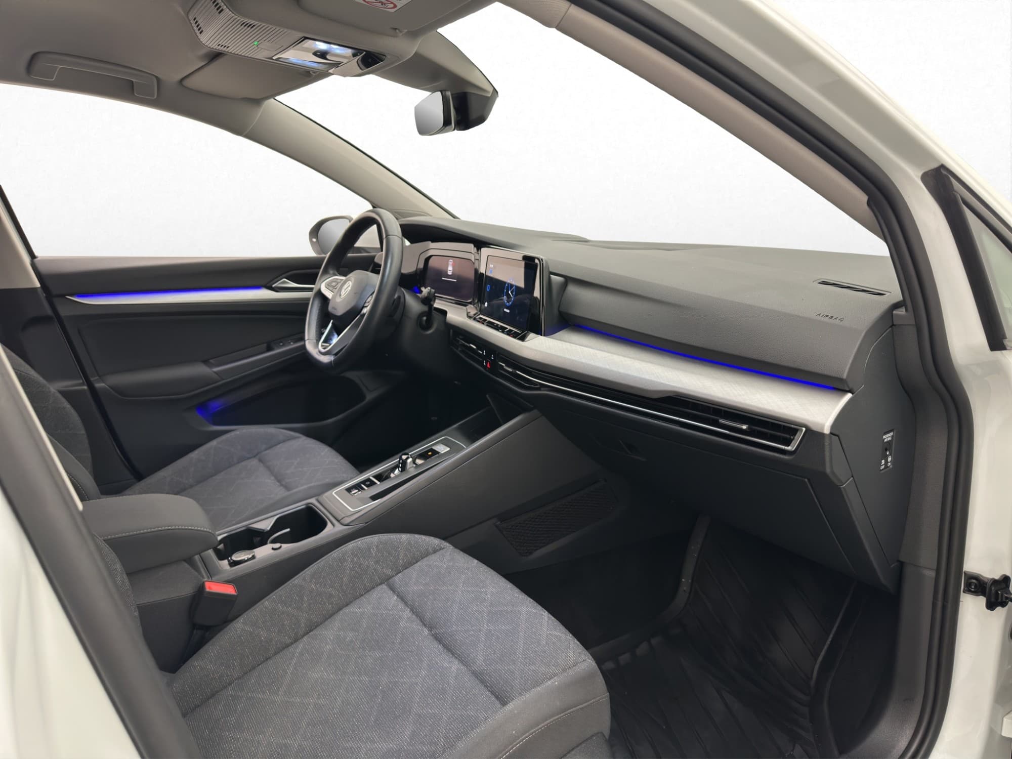Volkswagen Golf 1.0 eTSI 110hk Cockpit Kamera Navi CarPlay