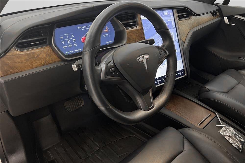 Tesla Model Standard Range AWD Luftfjädring AP Sv-såldinteriör