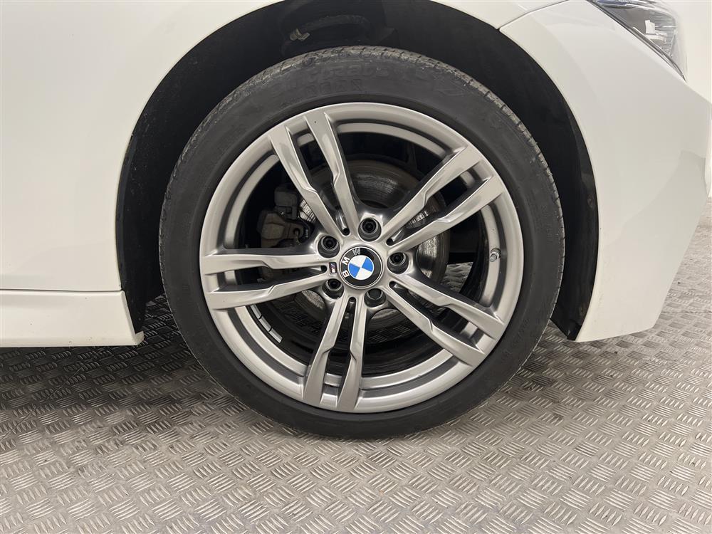 BMW 320d xDrive 190hk M Sport Drag Skinn Navi Hifi 0,54L/milinteriör