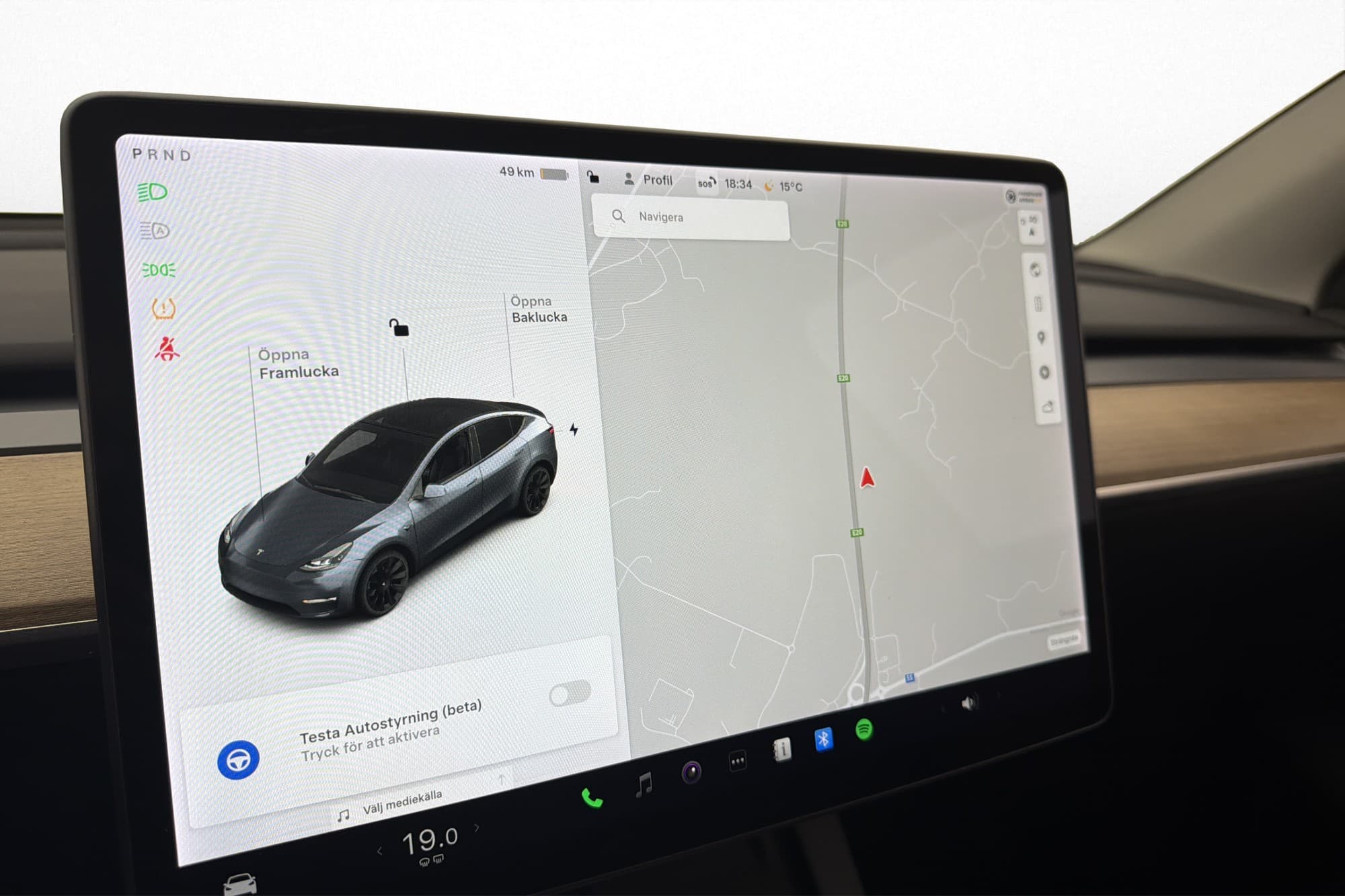 Tesla Model Y Long Range AWD Panorama Autopilot Svensksåld