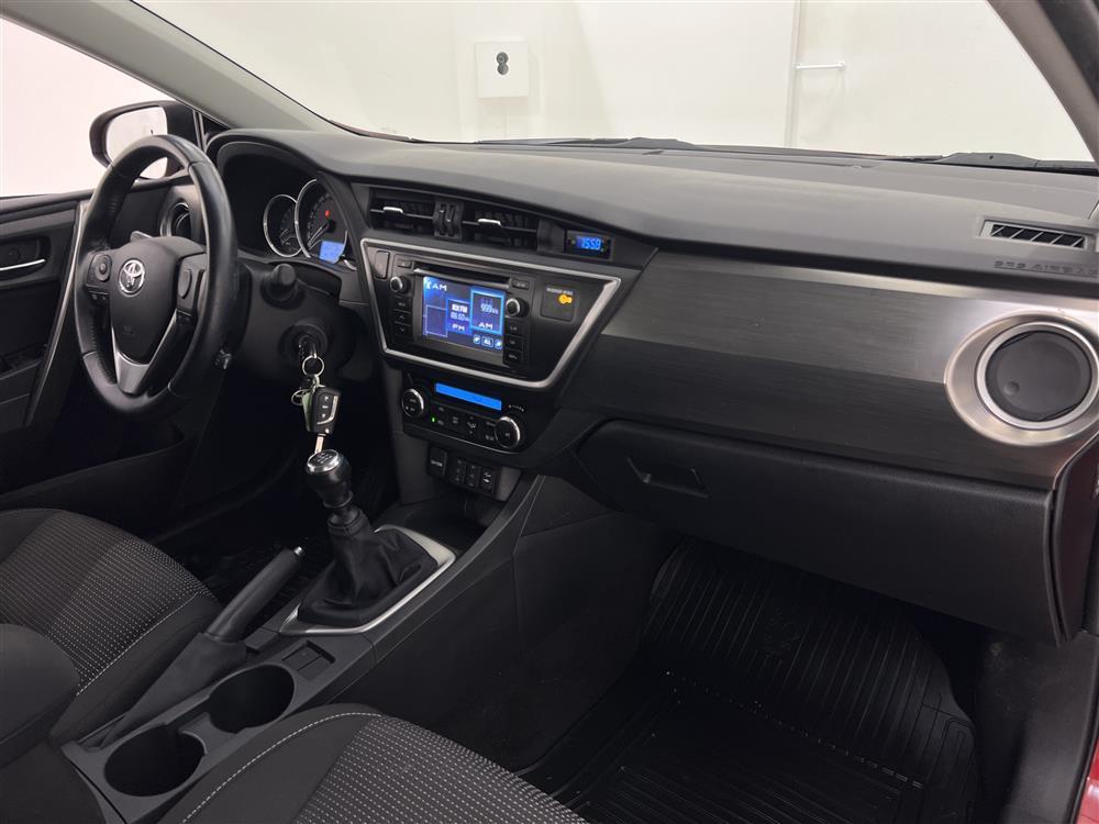 Toyota Auris 1.6 Valvematic 132hk Låg Skatt B-Kam Nyservad 