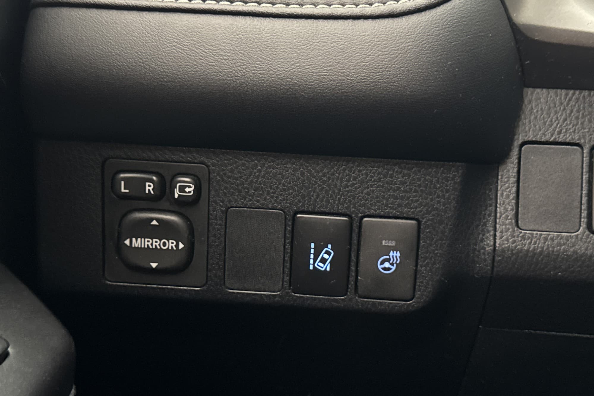 Toyota RAV4 Hybrid 2.5 AWD-i E-CVT Executive Skinn Kamera