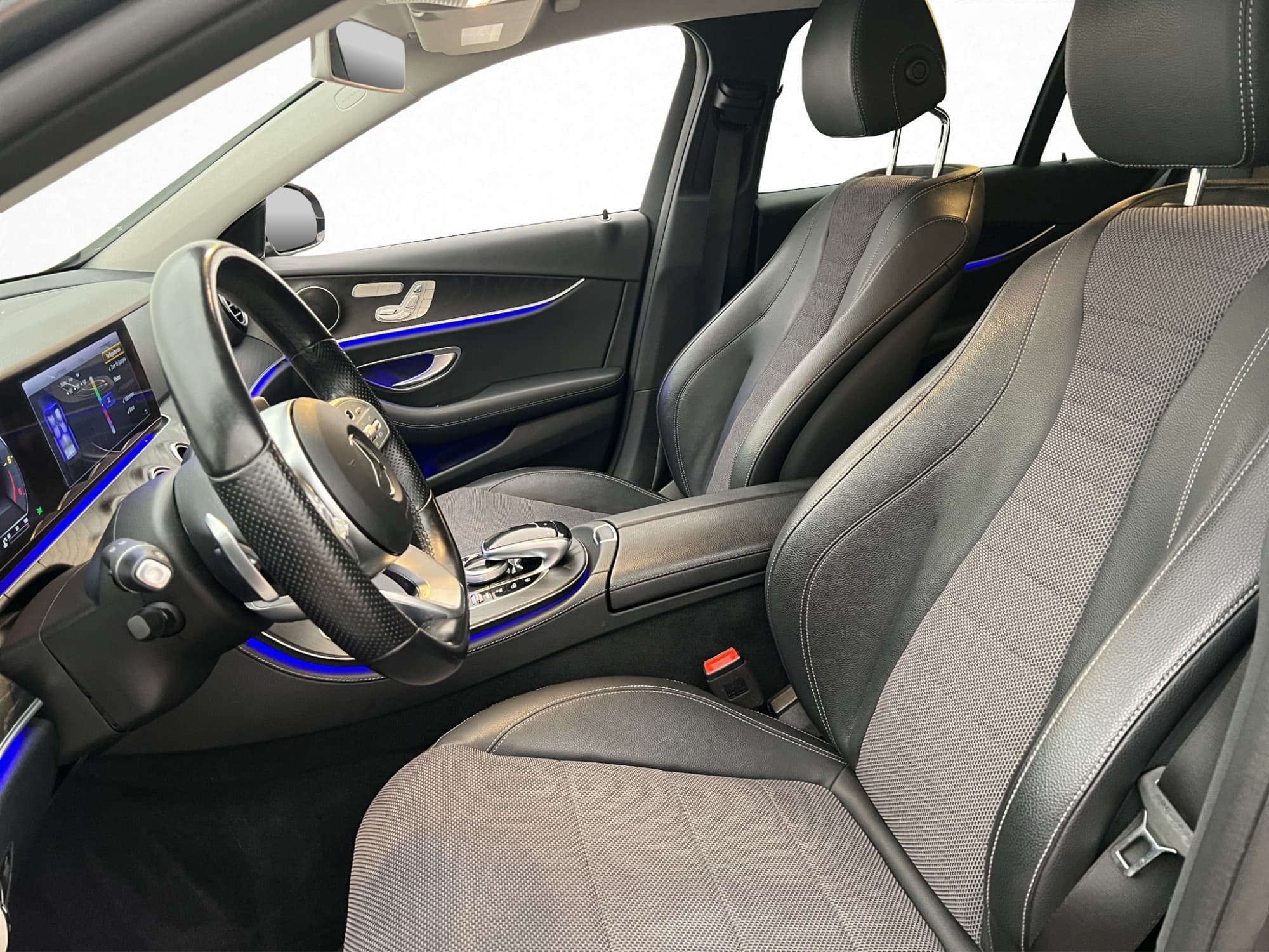 Mercedes-Benz E220d AMG Wide Värmare Adapt-fart 360° Drag