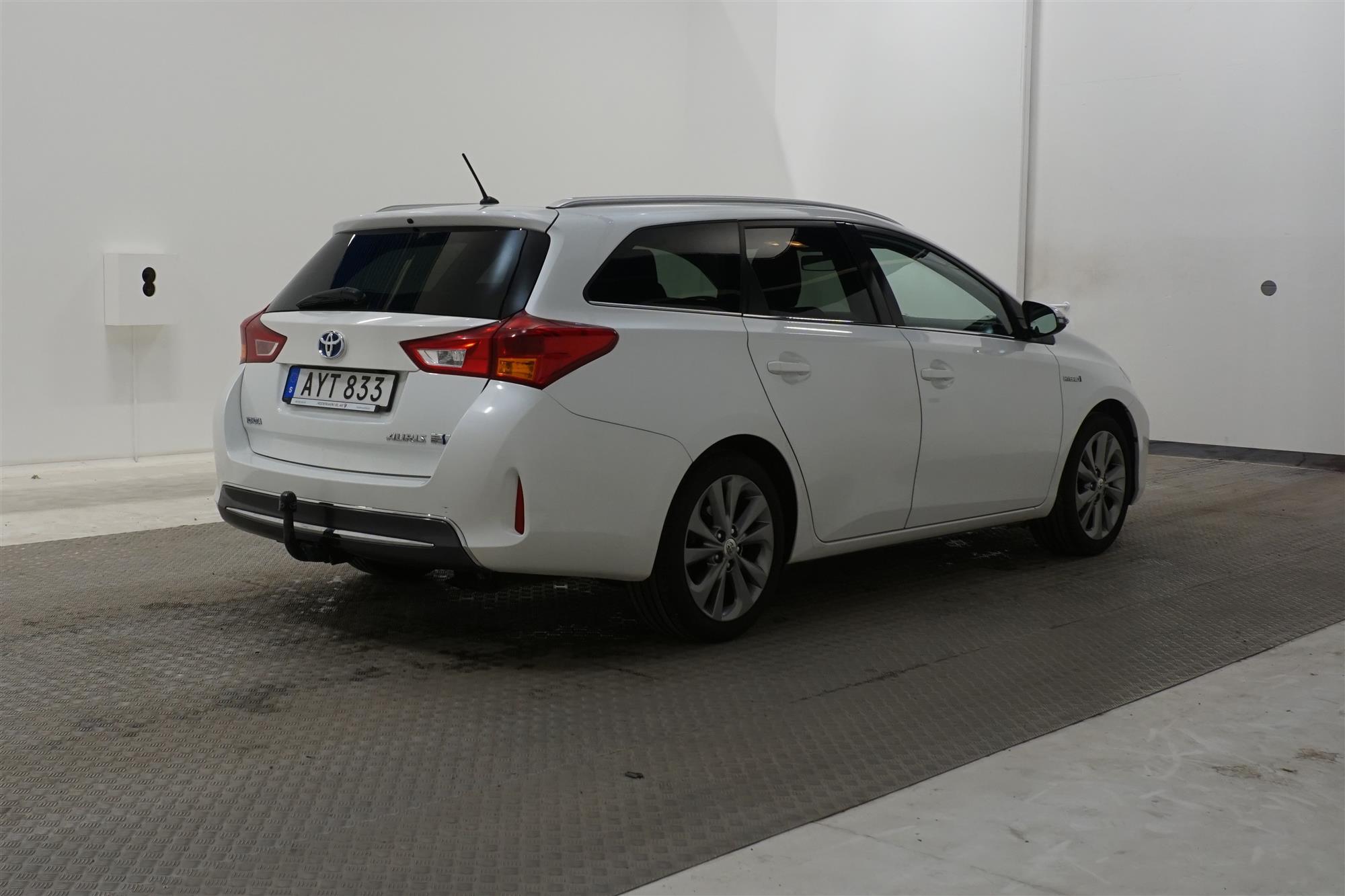 Toyota Auris Hybrid e-CVT 136hk Panorama B-Kam Dragkrok