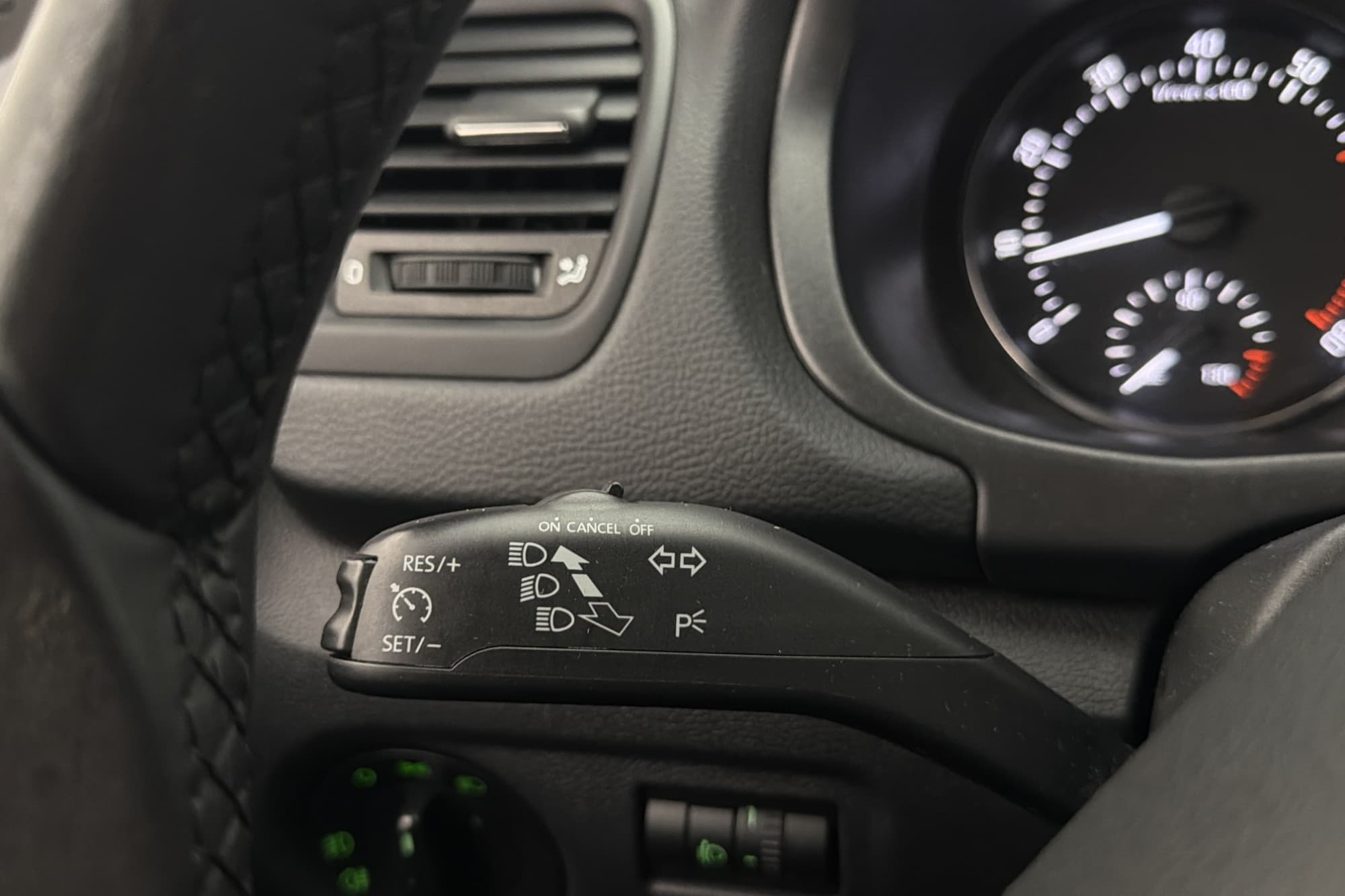 Skoda Fabia 1.2 TSI 105hk Ambiente Värmare P-Sensorer Farth