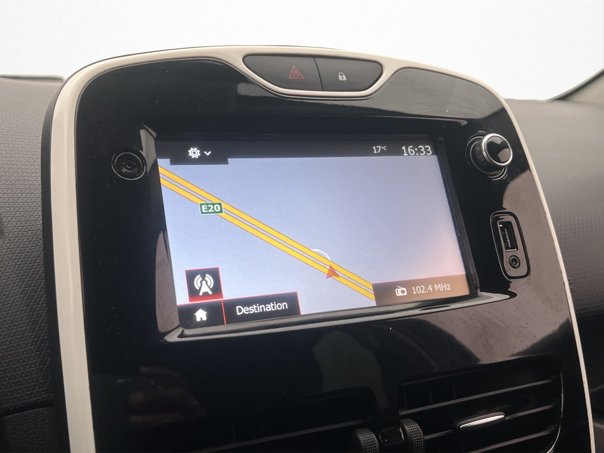 Renault Clio 0.9 TCe 90hk Manuell Bluetooth Navi