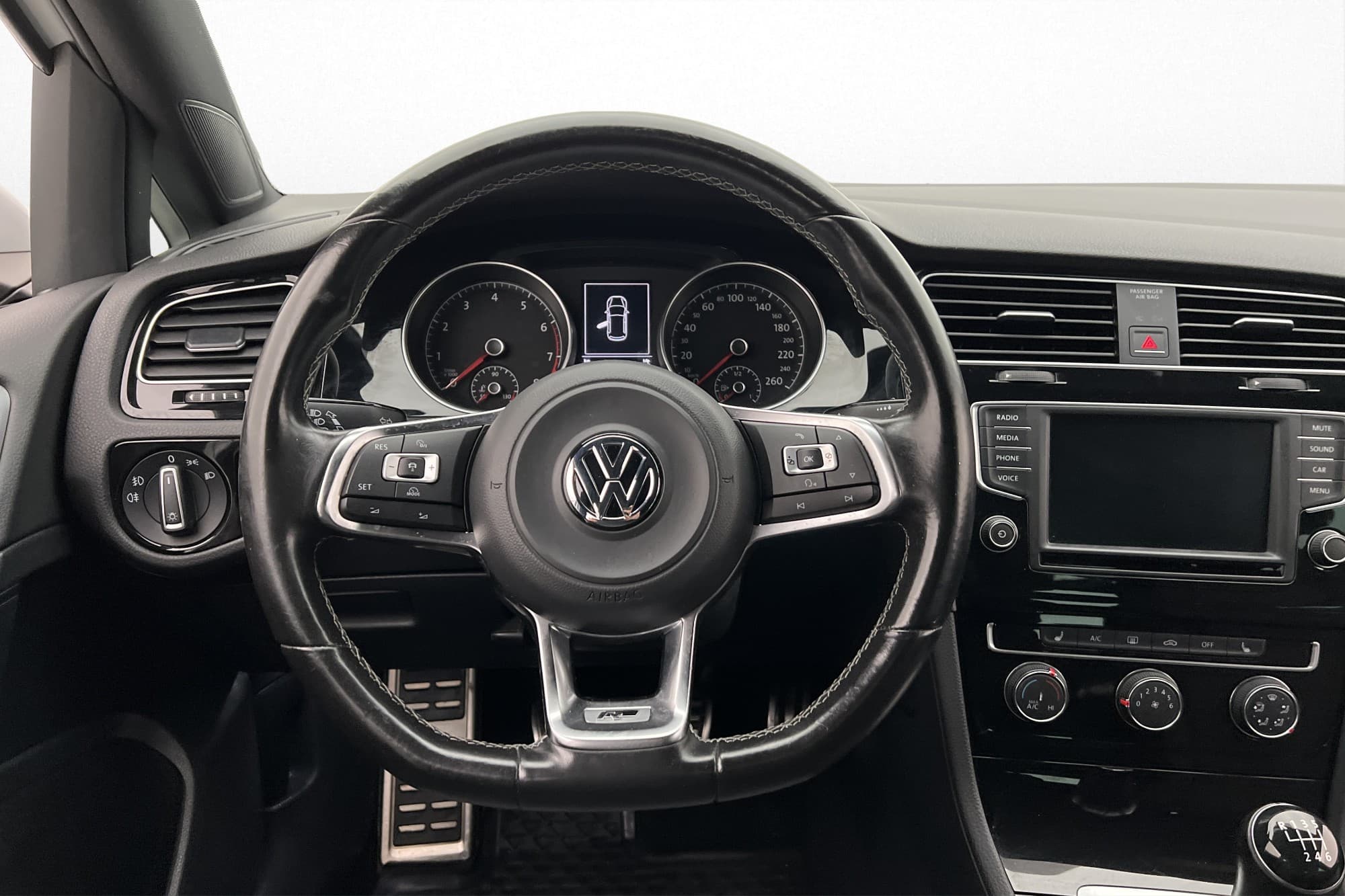 Volkswagen Golf 1.4 TSI 150hk R-Line Motorvärmare Carplay