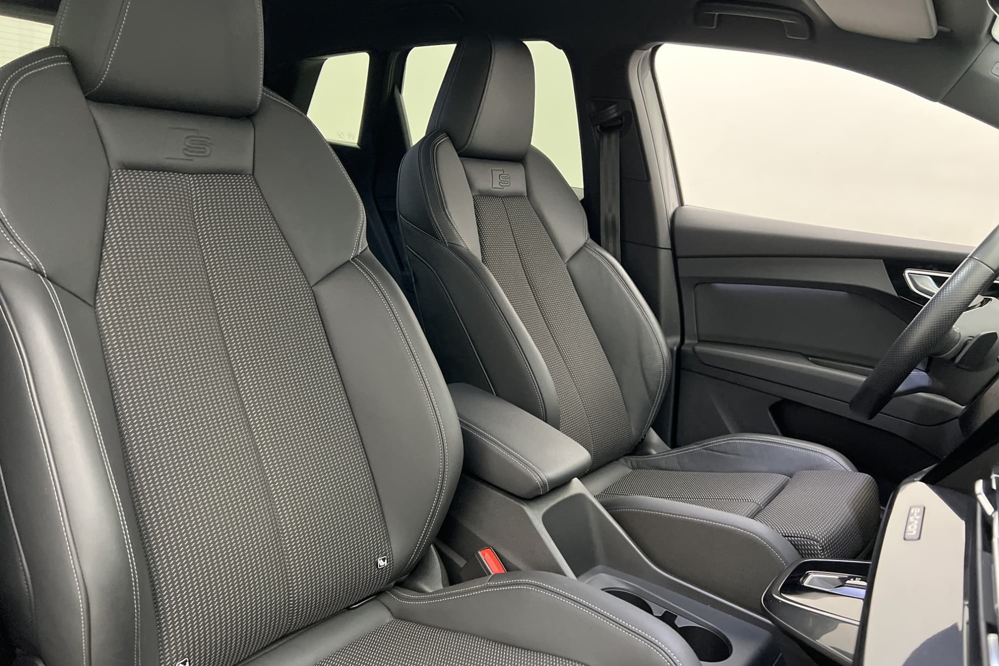 Audi Q4 50 e-tron Q 299hk S-Line Dragkrok Kamera S-Stolar