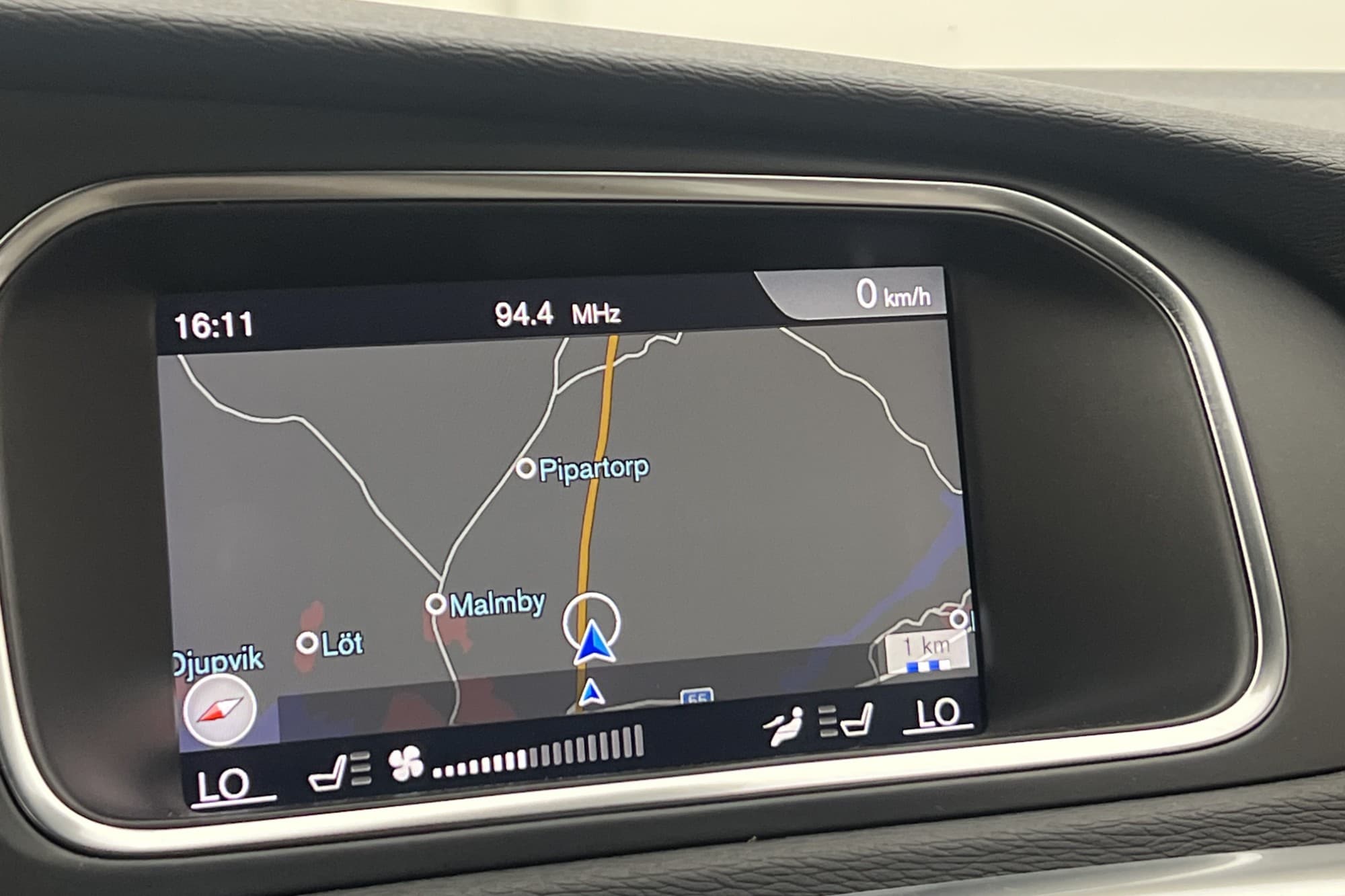 Volvo V40 Cross Country D2 120hk Momentum VOC Värmare Navi