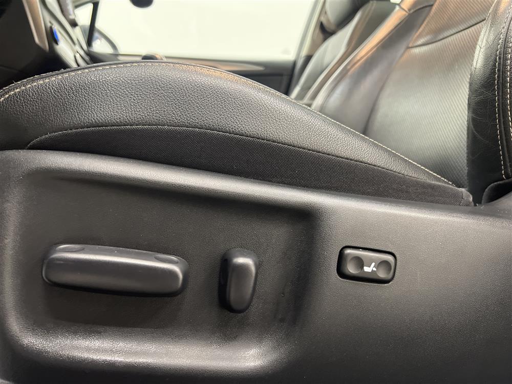 Toyota Avensis 2.0 D-4D Premium Pano Drag M-Värm B-Kamera 