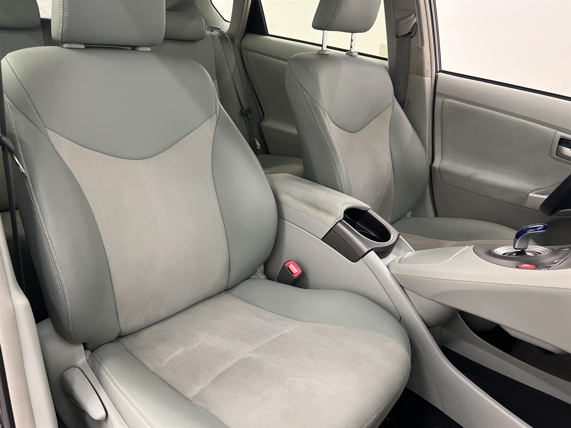 Toyota Prius 1.8 Plug-In 136hk Backkamera Navi Nyservad