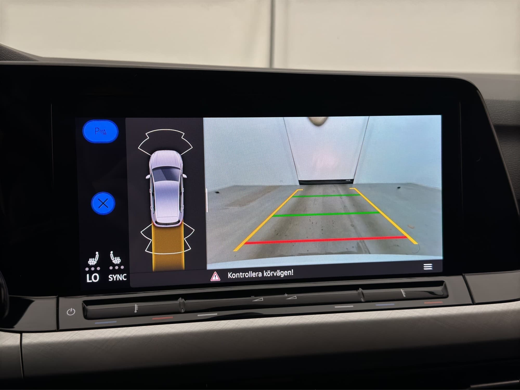 Volkswagen Golf 1.0 eTSI 110hk Cockpit Kamera Navi CarPlay