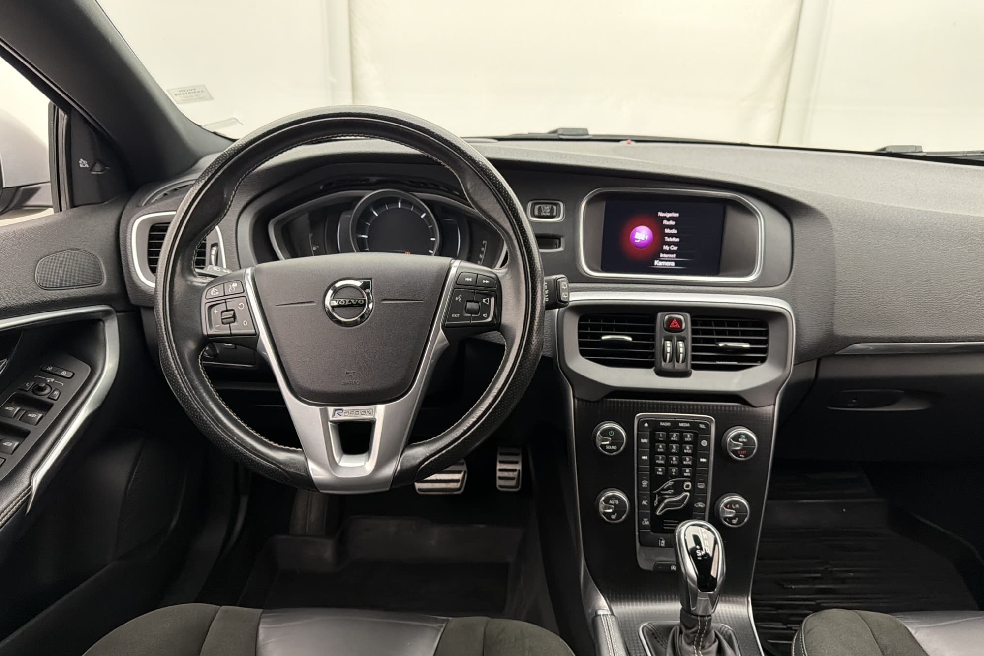 Volvo V40 D3 R-Design VOC Värmare Drag Elstol Kamera BLIS