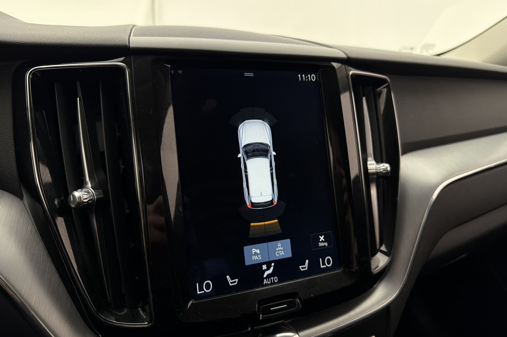 Volvo XC60 D4 AWD Momentum Värm Sensorer CarPlay Rattvärme