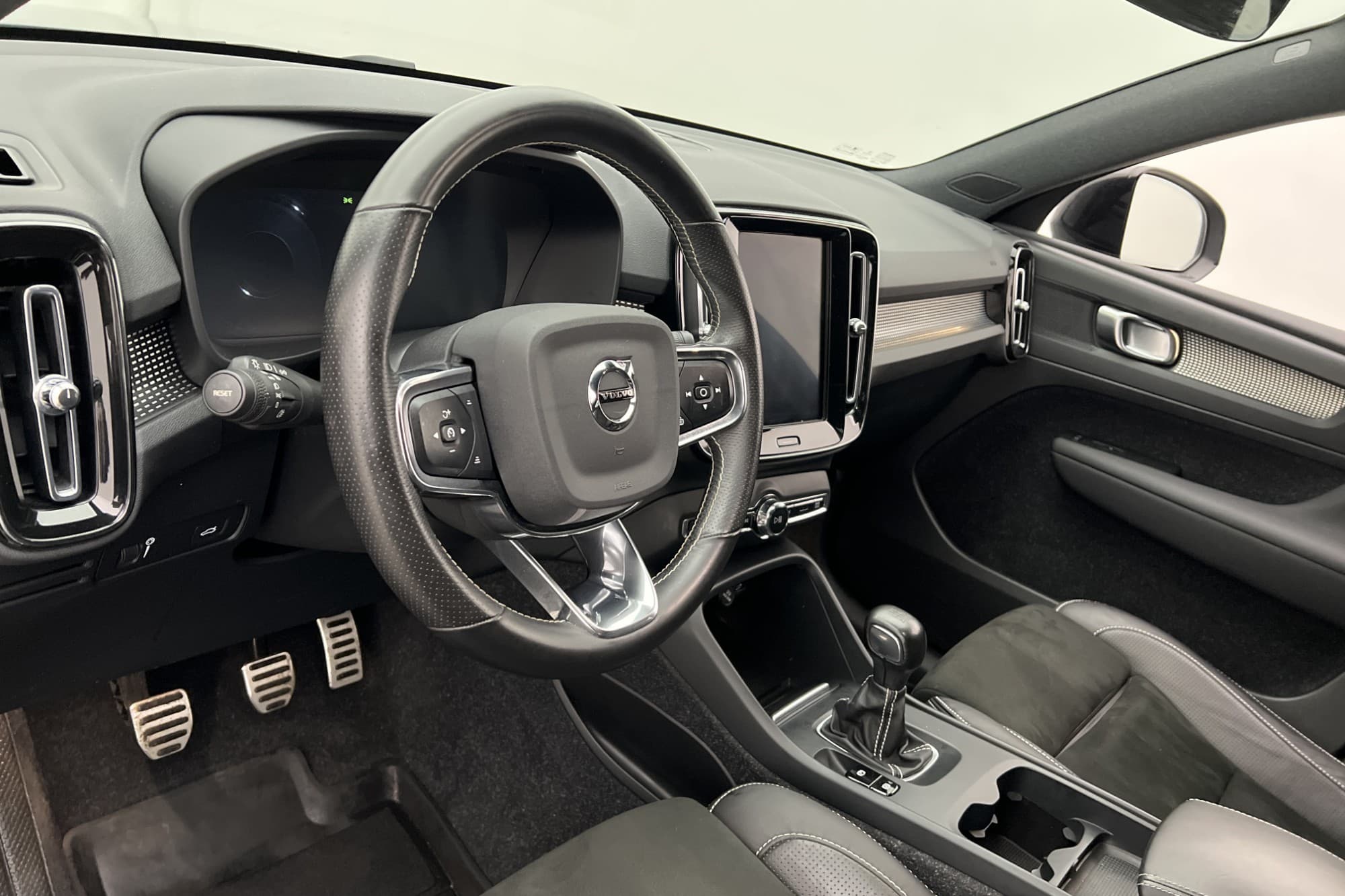 Volvo XC40 T2 R-Design Värmare Kamera Navi CarPlay