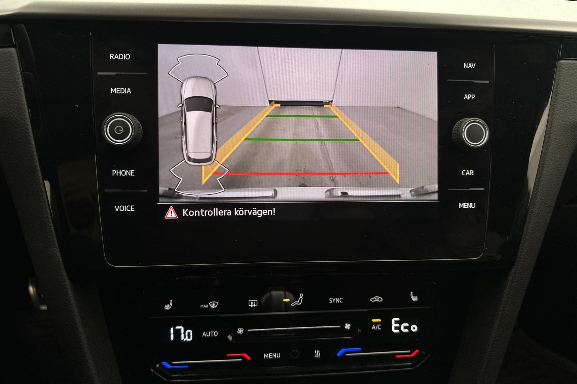 Volkswagen Arteon eHybrid SB 1.4 R-Line Drag Värmare Cockpit