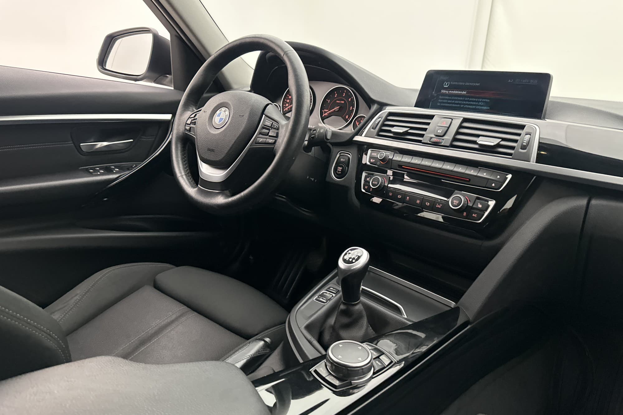 BMW 318d xDrive Touring 150hk Sport line Drag Navi Rattvärme