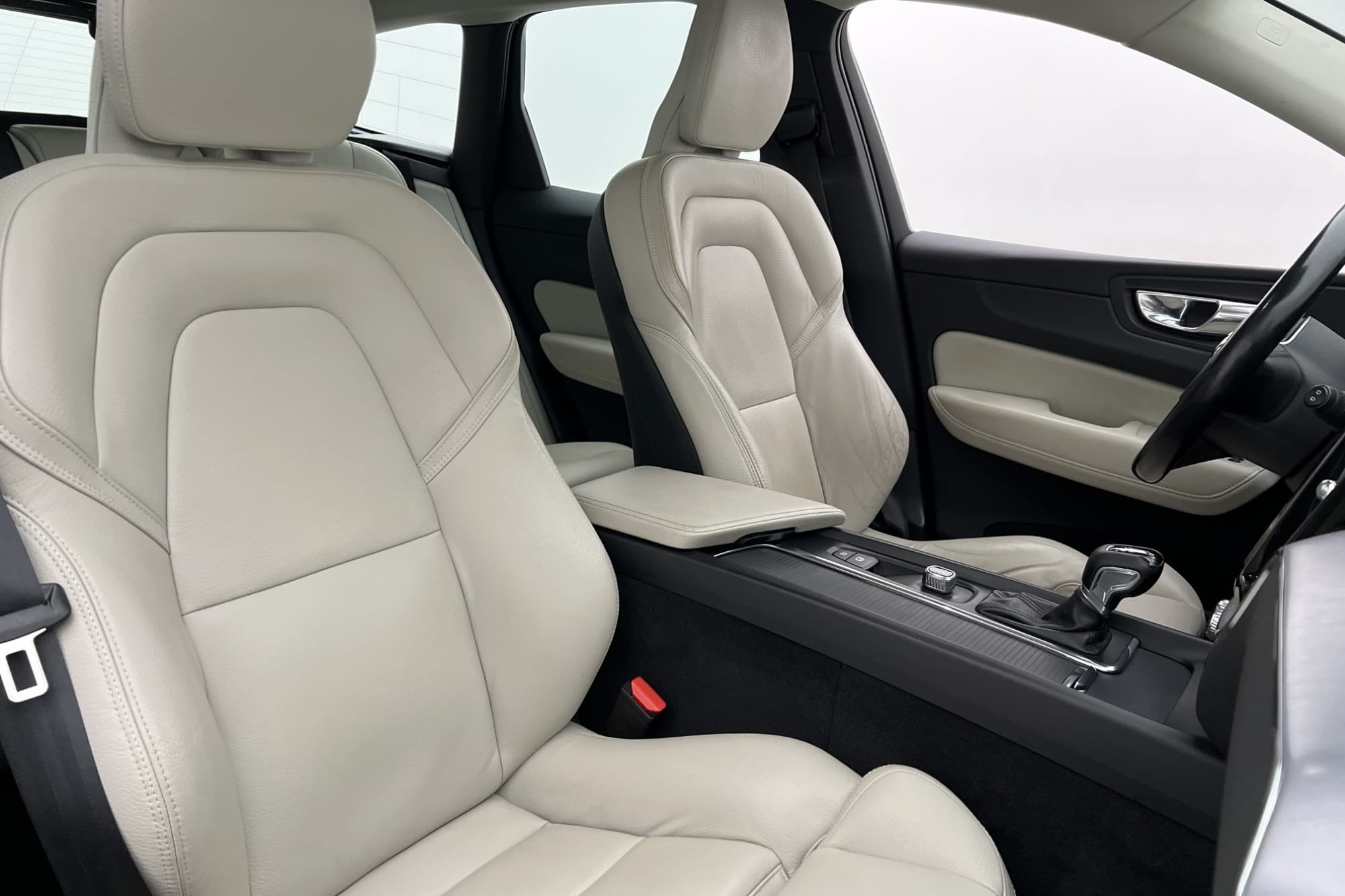 Volvo XC60 D4 190hk Momentum VOC Värmare HUD 360° Dragkrok