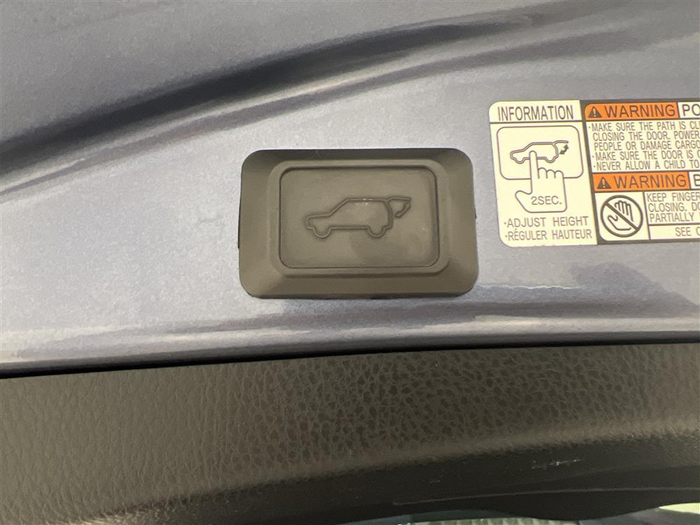 Toyota RAV4 2.0 VVT-i 151hk Drag Skinn B-Kam PDC interiör
