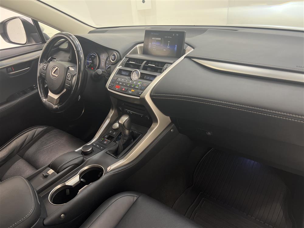 Lexus NX 300h AWD 181hk B-kam Drag Skinn Välserv 0,52l/milinteriör