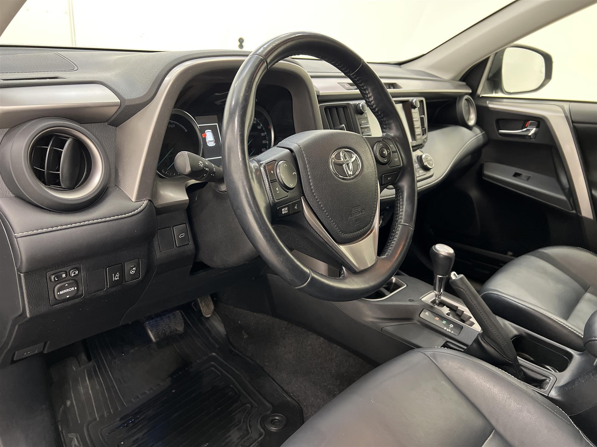 Toyota RAV4 Hybrid AWD 197hk Executive Drag Skinn B-Kam