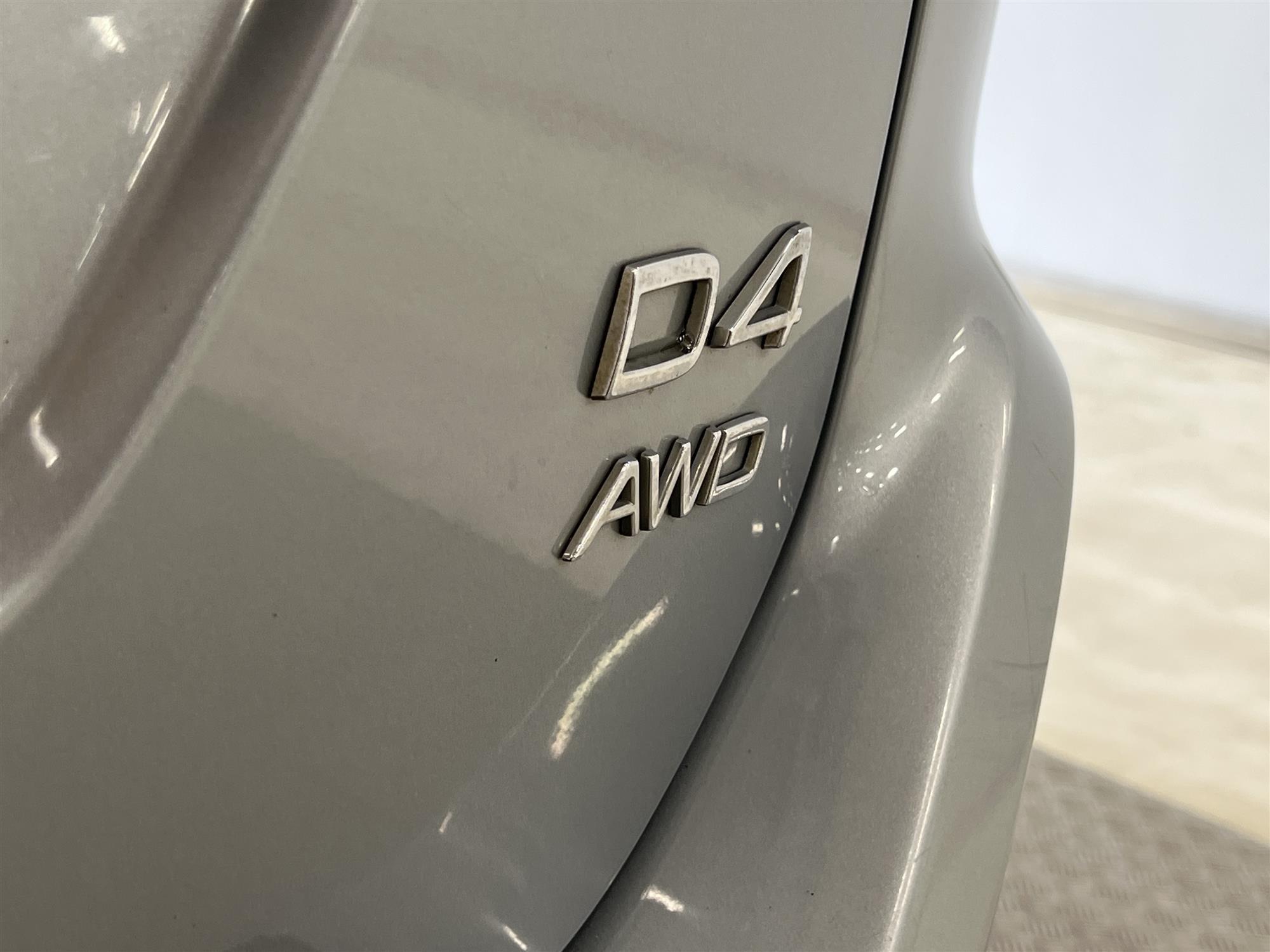 Volvo XC60 D4 AWD 163hk R Design Voc D-Värm Pano Navi BLIS