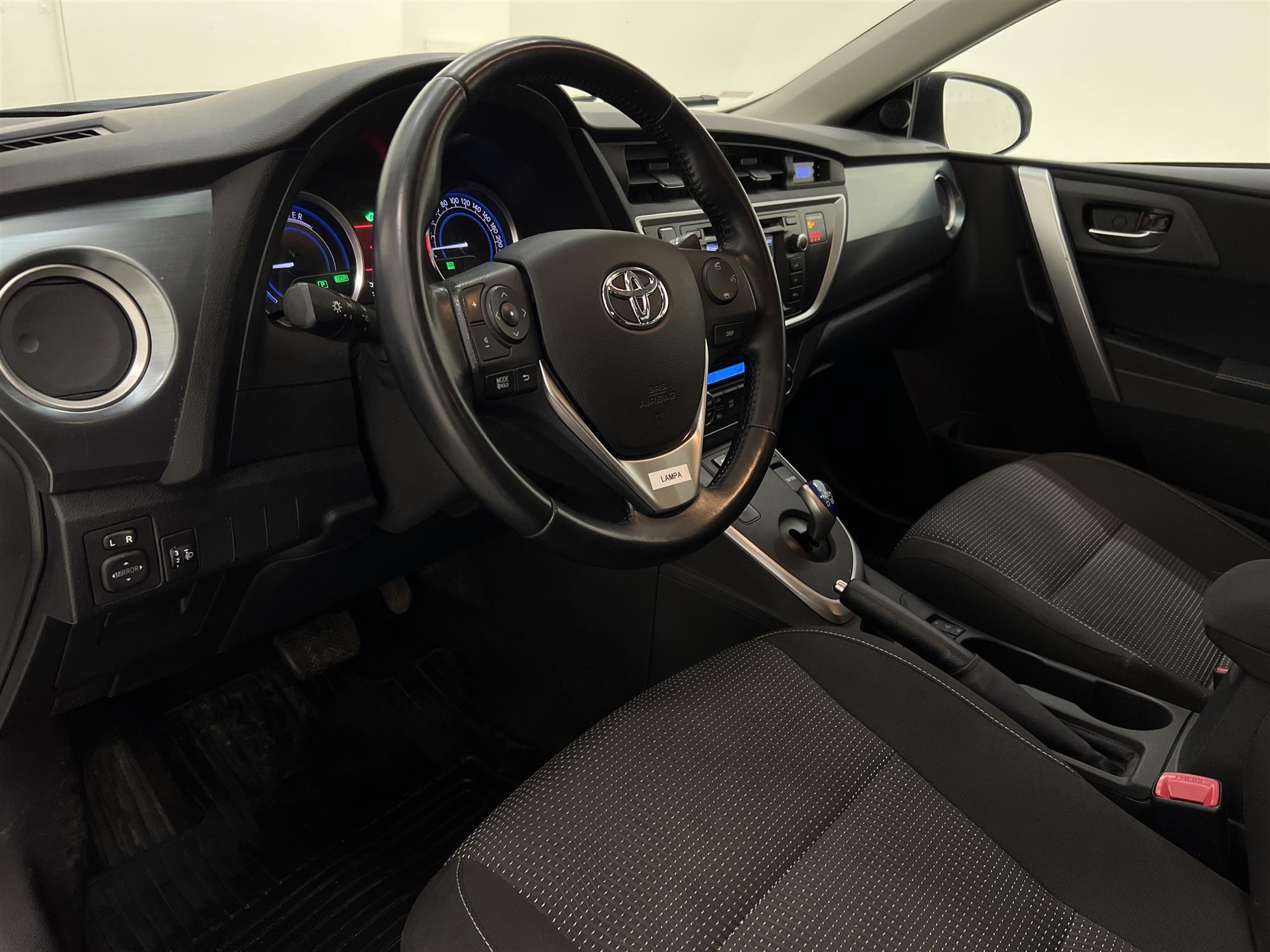 Toyota Auris Hybrid 136hk  M&K-Värmare B-Kamera Nyservad