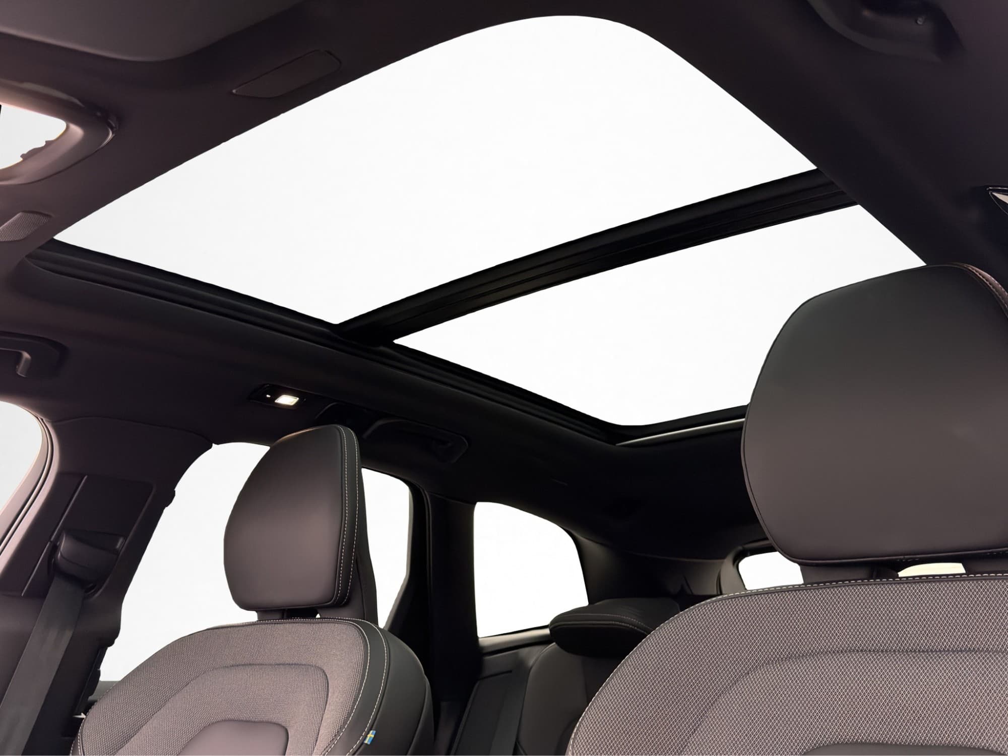 Volvo XC60 Recharge T6 AWD Plus Dark Pano Drag Skinn 360°