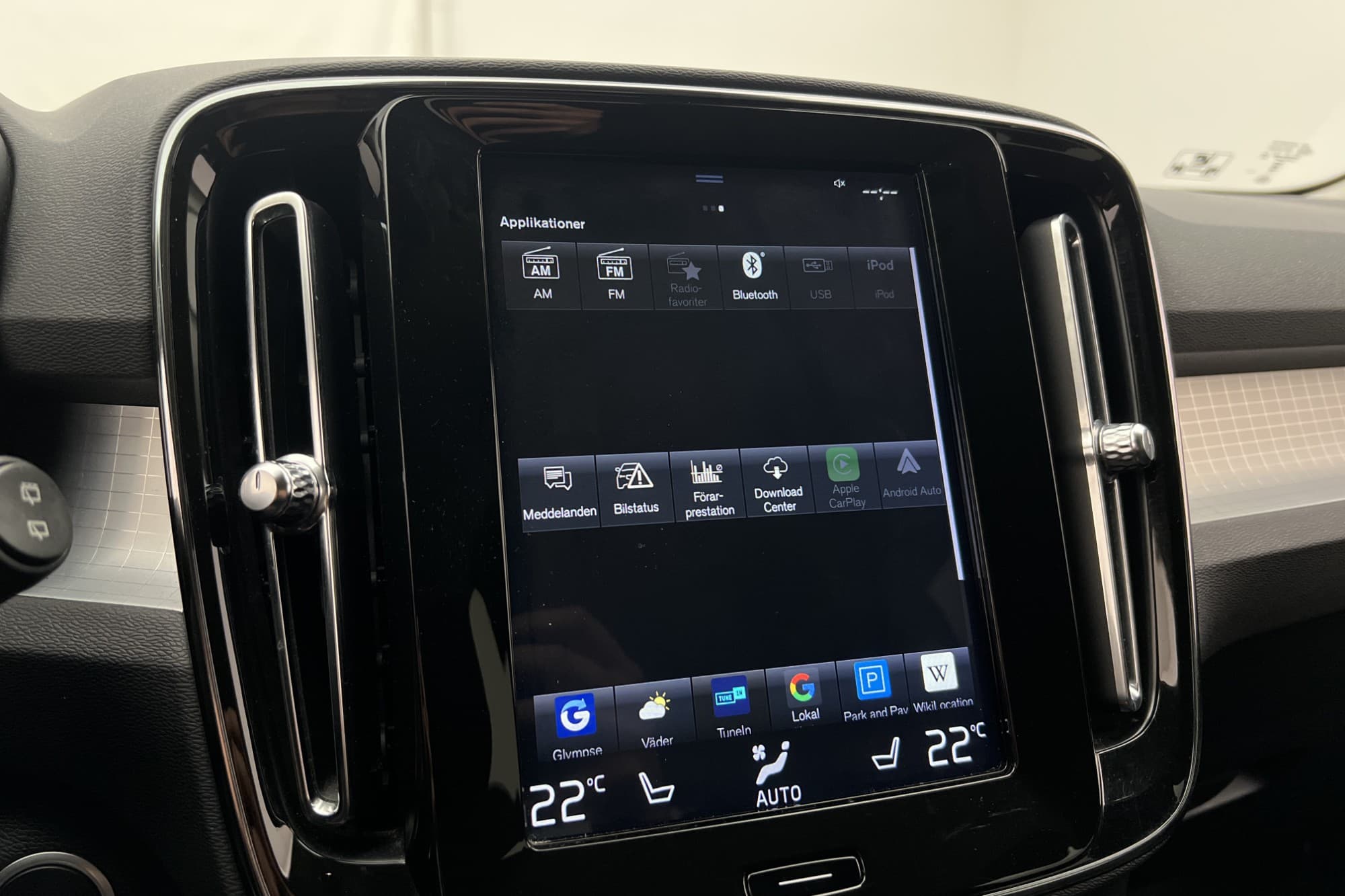 Volvo XC40 T3 163hk Momentum Pro Kamera Drag CarPlay Navi