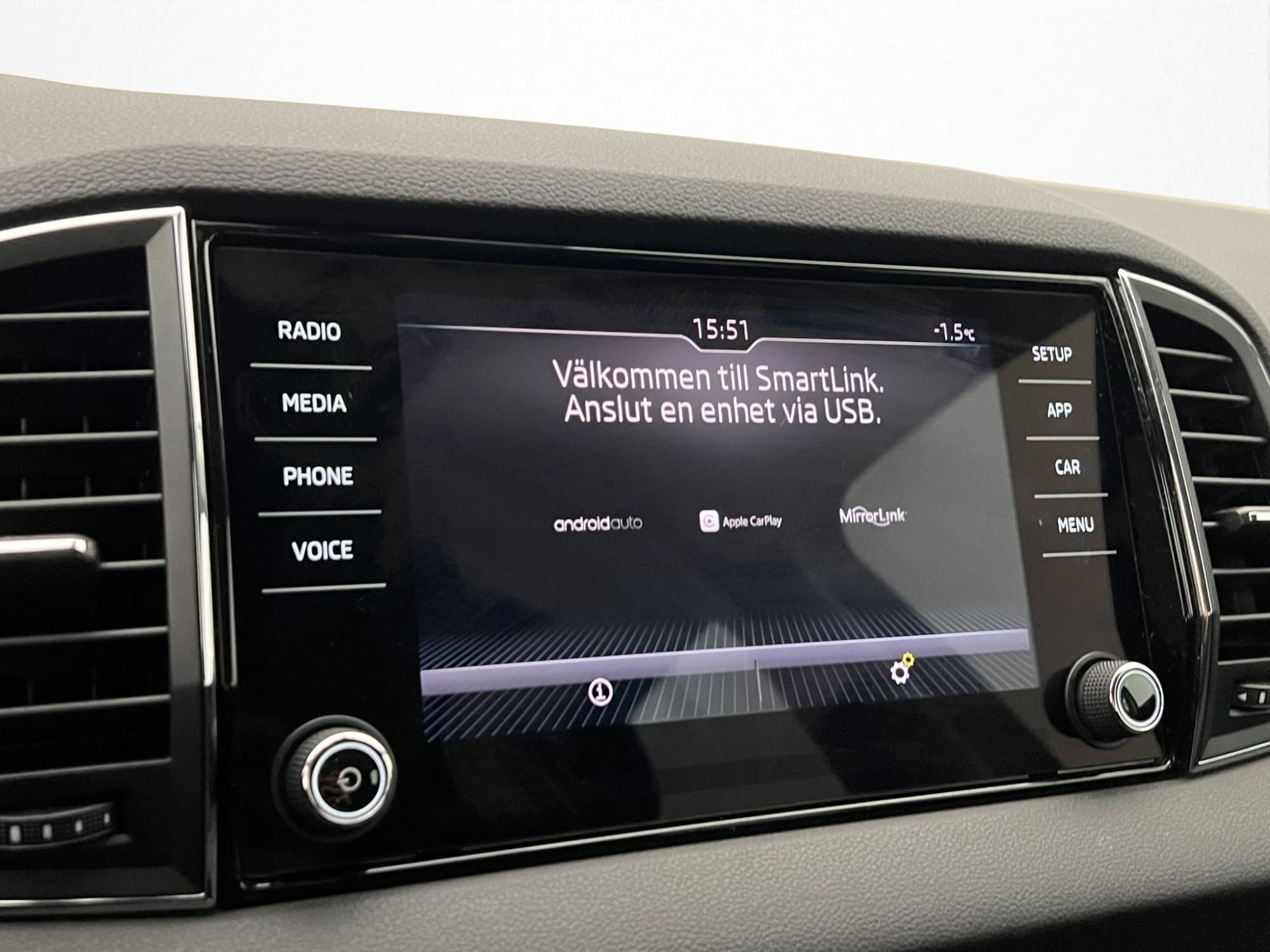 Skoda Karoq TSI 115hk Style Värmare Kamera CarPlay Drag