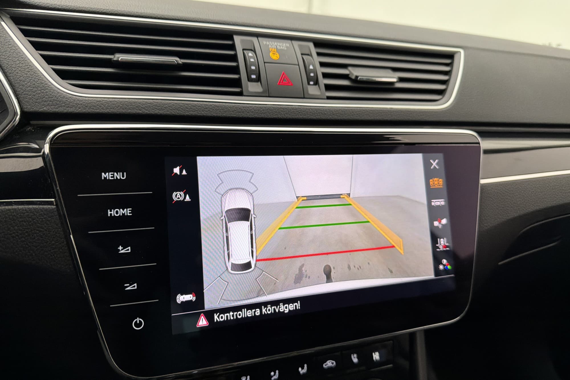 Škoda Superb Kombi 4x4 L&K Canton Värmare Drag Kamera Skinn