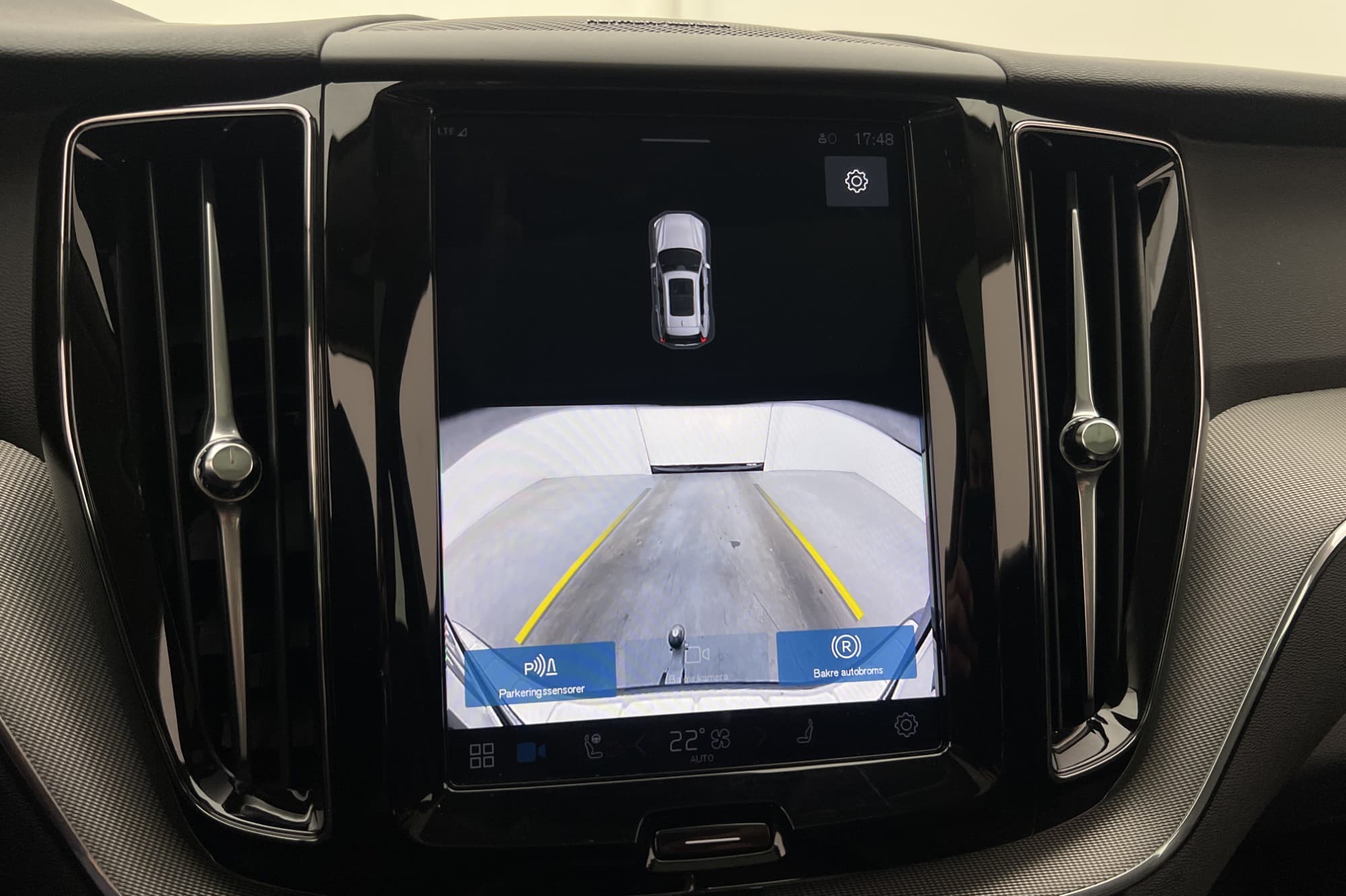 Volvo XC60 Recharge T6 350hk AWD Plus Dark Pano Drag H/K