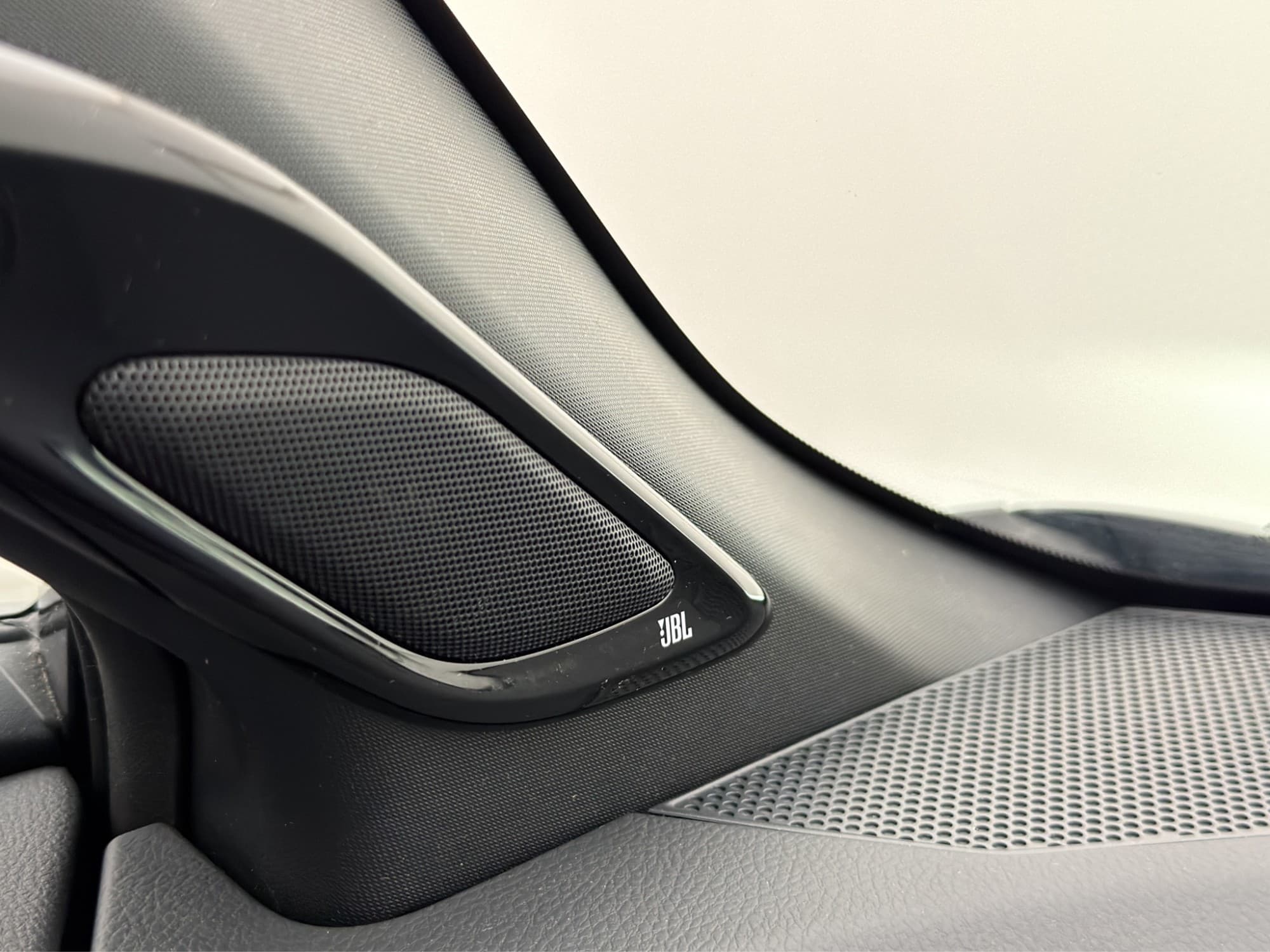 Toyota C-HR Hybrid 184hk X-Edition Teknik JBL Kamera MOMS