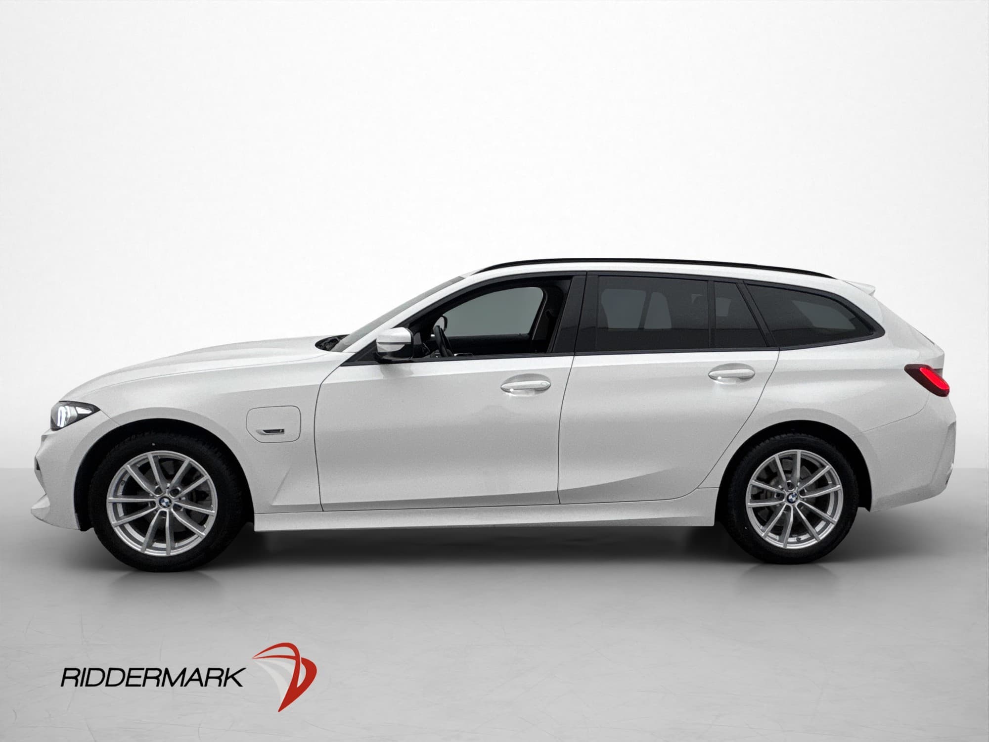 BMW 330e Touring 292hk Dragkrok Widescreen HiFi Navi MOMS