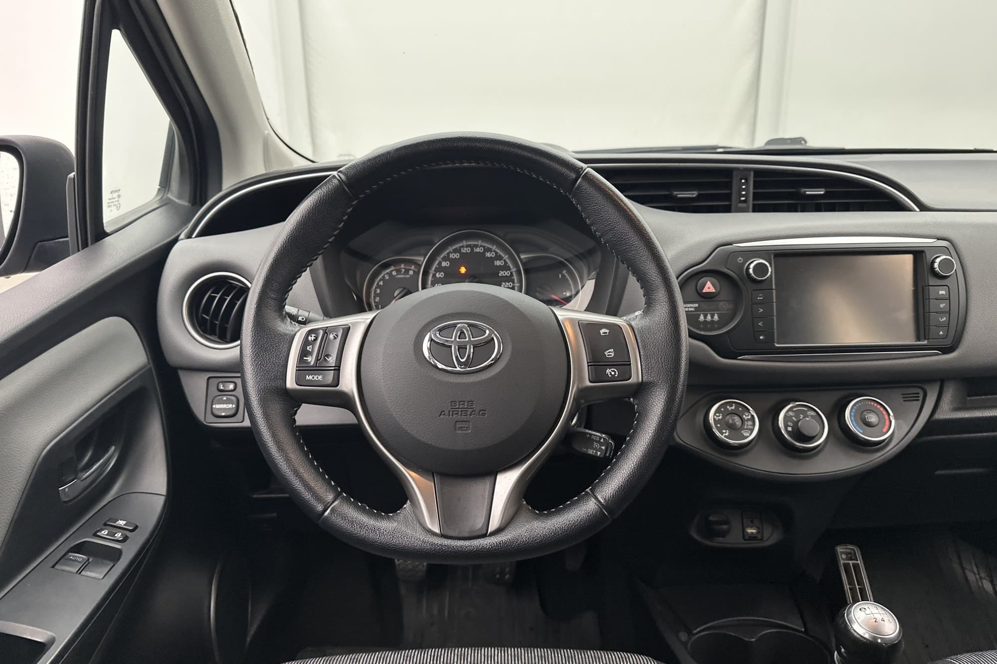 Toyota Yaris 1.33 99hk Active M&K-Värmare Kamera Dragkrok