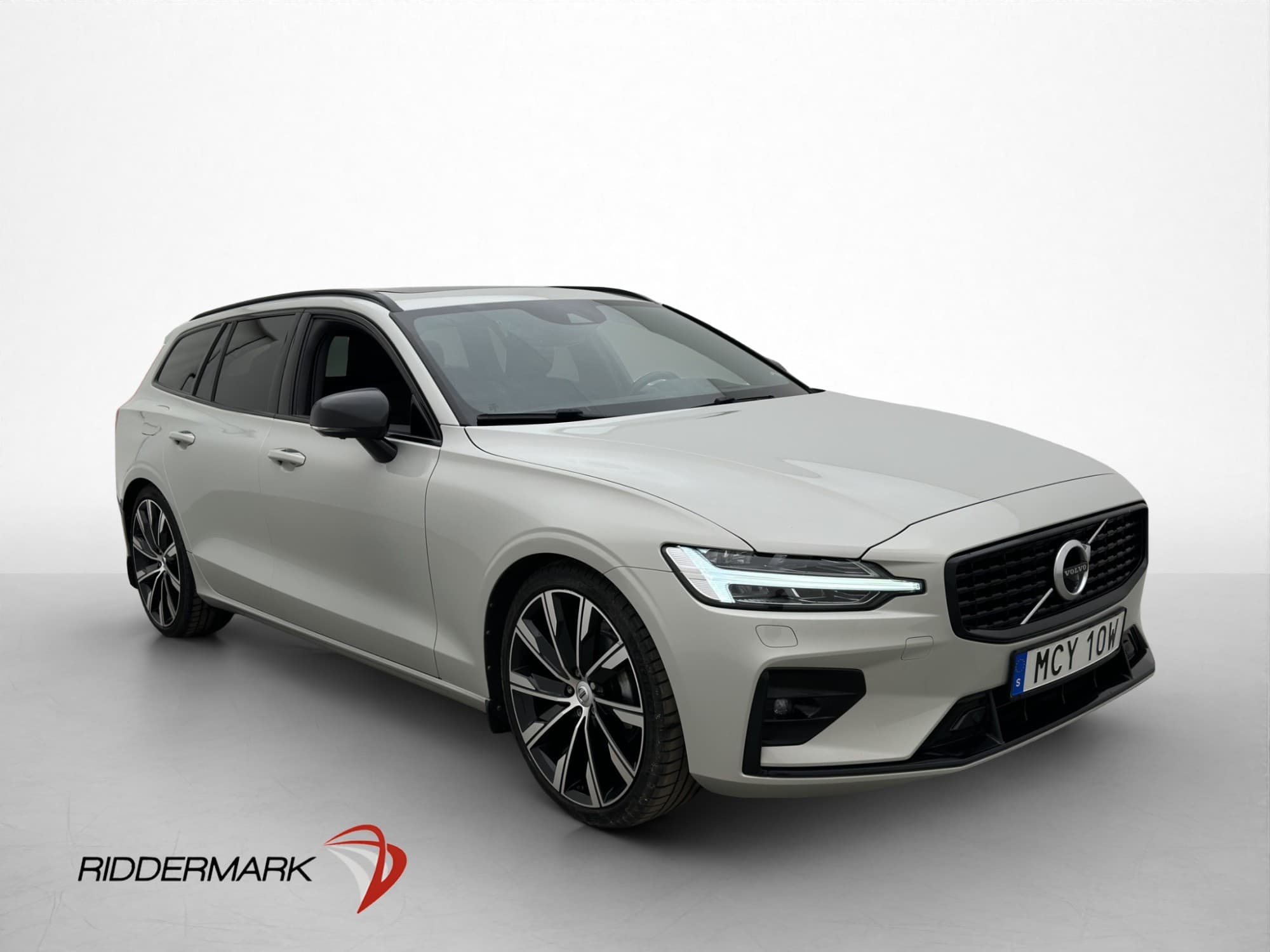 Volvo V60 D4 AWD 190hk R Design B&W Pano Head Up Värmare 360