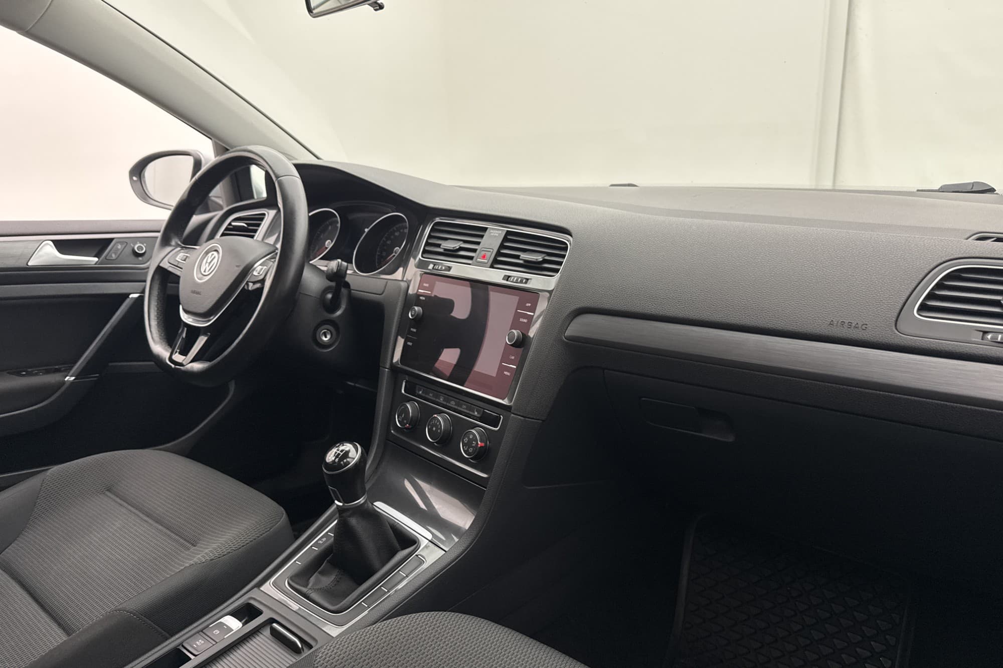 Volkswagen Golf 1.0 TSI 110hk CarPlay Låg-Skatt 0.48 l/mil