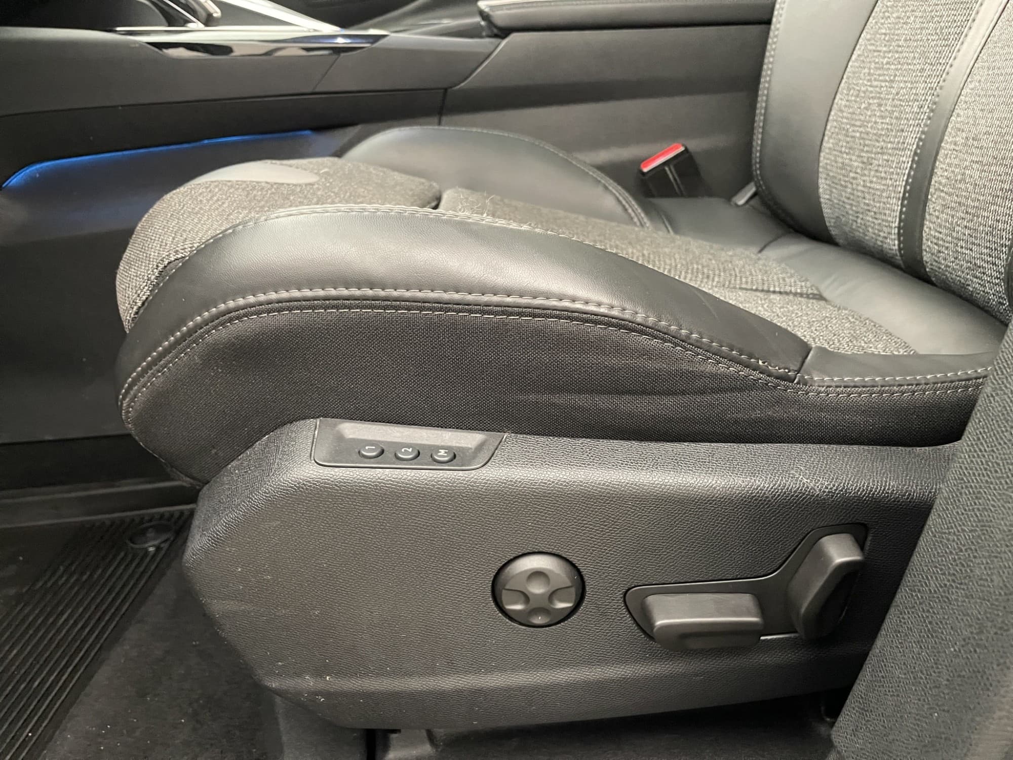 Peugeot 3008 1.6 BlueHDi Allure Panorama CarPlay Minnestol