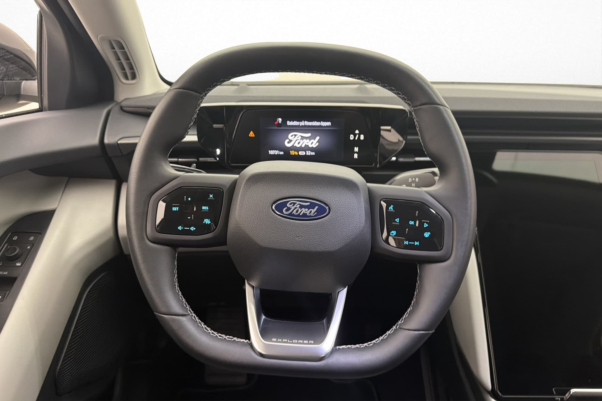 Ford Explorer EV ER 77 kWh Backkamera Dragkrok CarPlay Navi