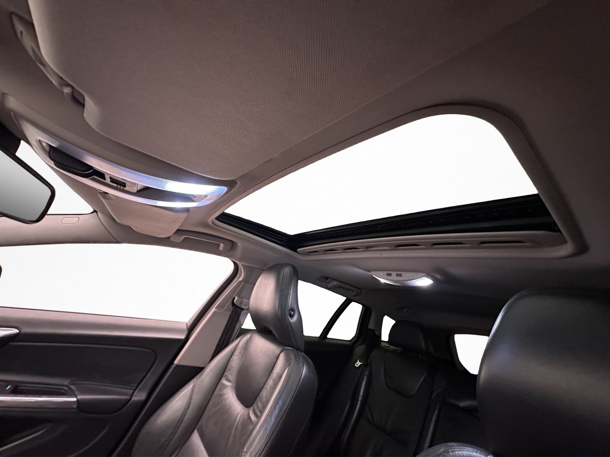 Volvo V60 D2 Summum Taklucka VOC Värmare Skinn Sensorer Navi