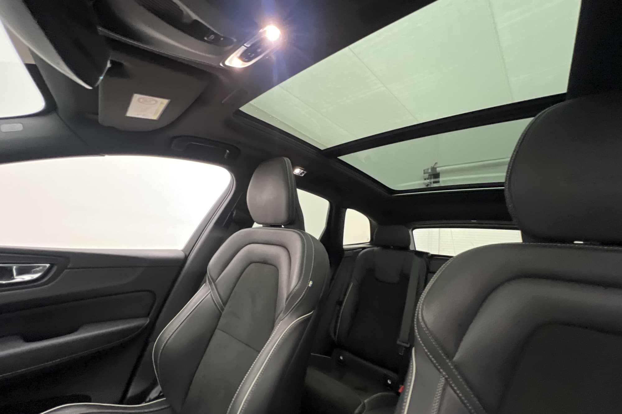 Volvo XC60 Recharge T8 R-Design Pano Dragkrok Head Up 360°