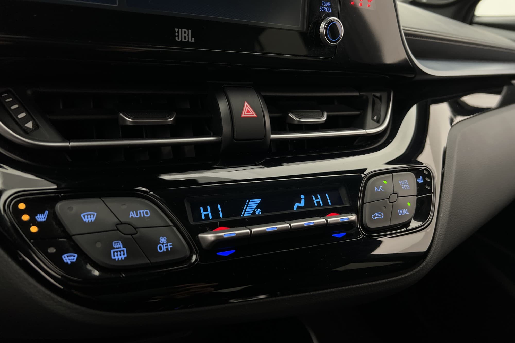 Toyota C-HR Hybrid 122hk X-Edition JBL Kamera Adp-Fart